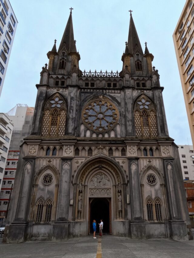 Conheça a Basílica Menor de Santo Antônio do Embaré em Santos.