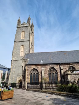 St John The Baptist City Parish Church - Cardiff - País de Gales - Reino Unido